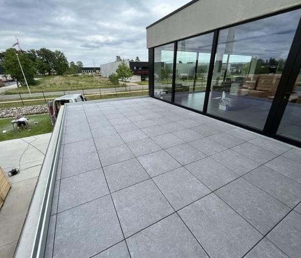 Terras op tegeldragers